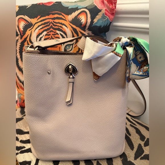 Kate Spade retail $249 Leather Crossbody Shoulder Bag Blush/Beige - Picture 2 of 9